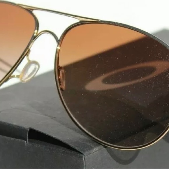 Oakley OO4054 Caveat™ Gold Sunglasses brown lens - Picture 4 of 7